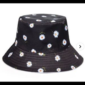 BRAND NEW Alice + Olivia bucket hat
